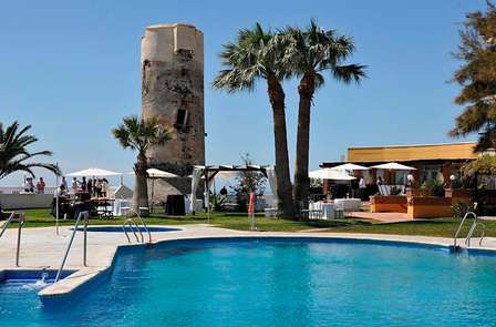 Repos total à Salobreña, demi-pension, bouteille de cava et chocolats (à partir de 2 nuits)