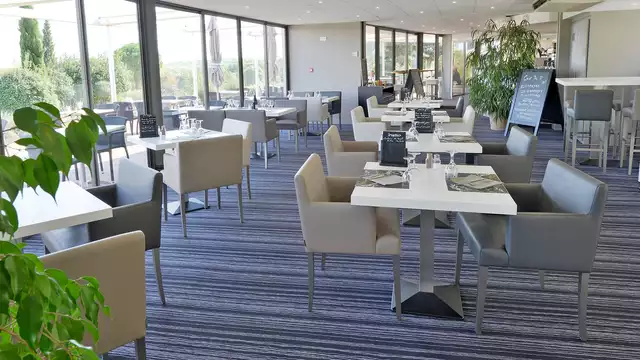 Estancia con vistas al campo de golf y desayuno cerca de Montpellier