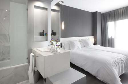 Dîner, spa et visite du Château de Monzón dans un hôtel minimaliste (à partir de 2 nuits)