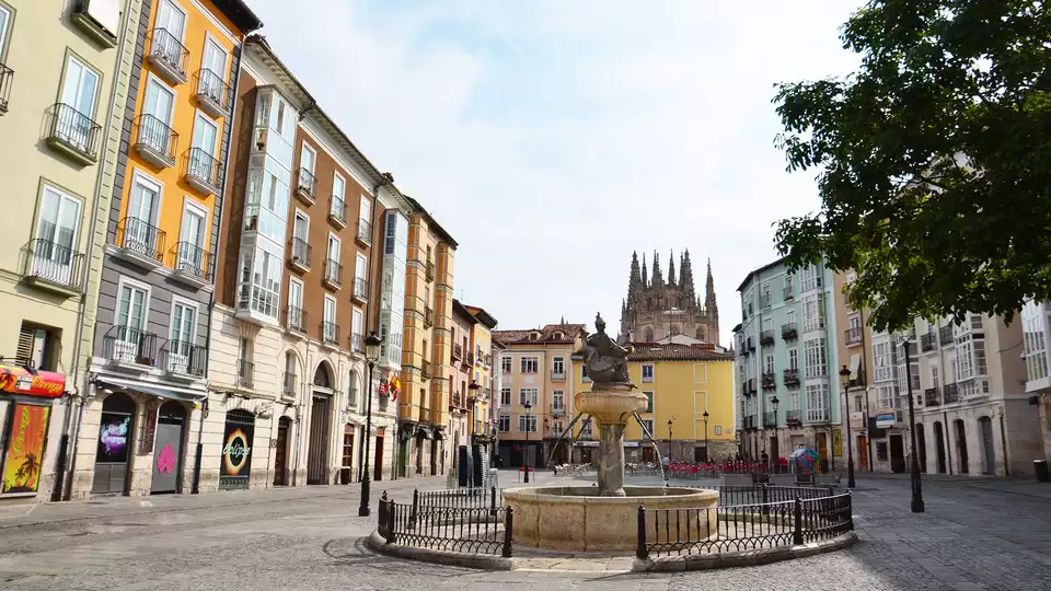 Escapada en pleno centro historico de Burgos con desayuno y cena