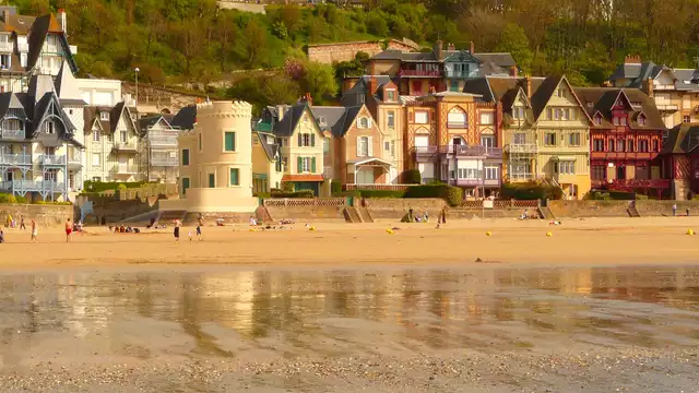 Zeebriesje in een superiorkamer dicht bij Deauville