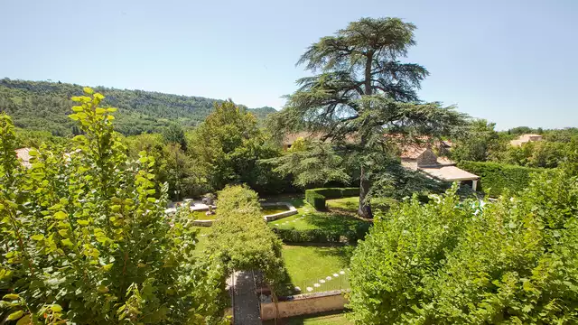 Vlakbij de Provence, verblijf in een suite met uitzicht!