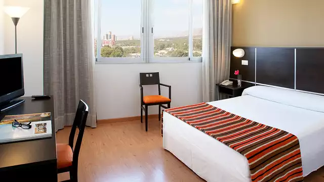 Escapade à Benidorm pour 3 adultes avec petit-déjeuner inclus