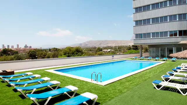 Ontsnap naar Benidorm als koppel met halfpension