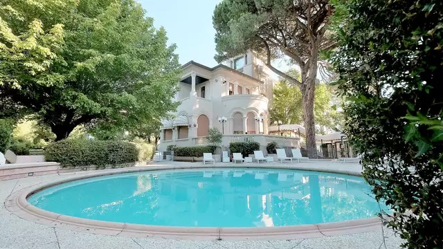 Vacanza a Riccione in villa con piscina e colazione inclusa