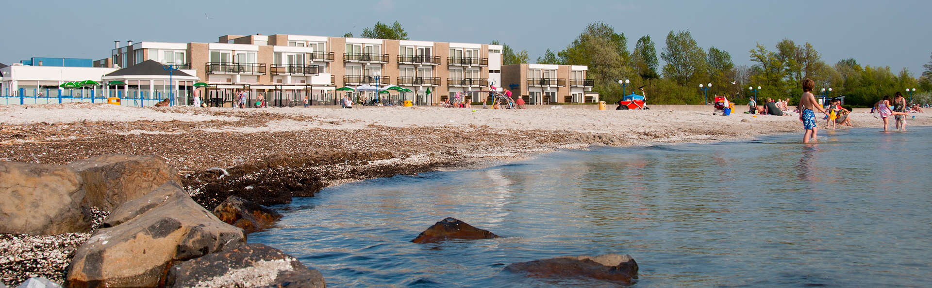 Beach Hotel de Vigilante - EDIT_front4.jpg