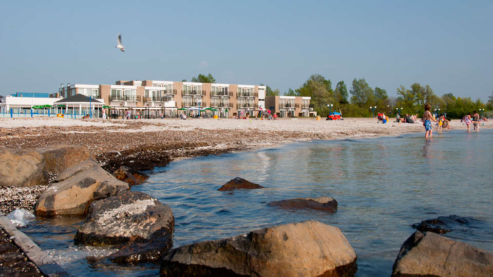 Beach Hotel de Vigilante - EDIT_front4.jpg