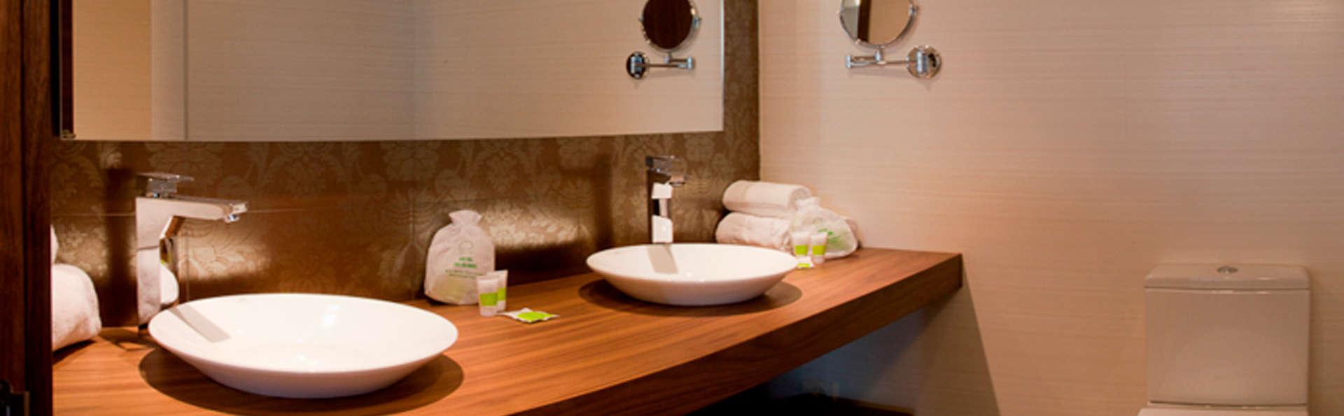 Hotel Os Olivos - edit_bathroom2.jpg