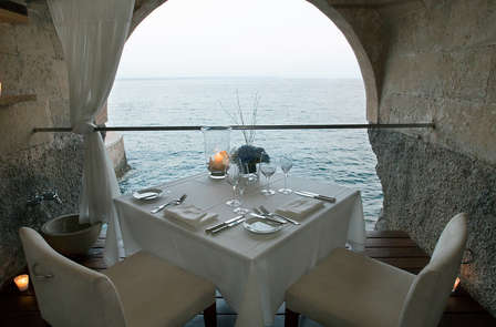 Week-end romantique avec dîner, spa et piscine dans la chambre : vivez votre histoire d'amour comme dans les films