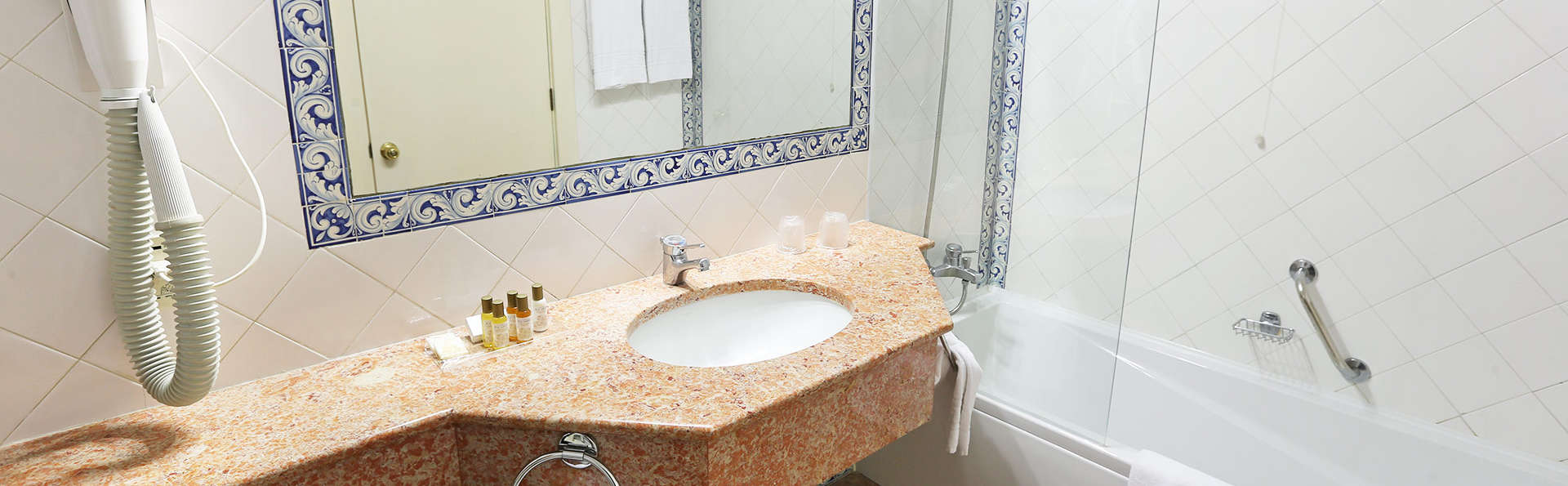 Conimbriga Hotel do Paço - EDIT_bath.jpg