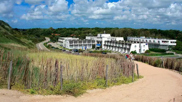 Profitez d'un délicieux dîner et passez la nuit dans une chambre avec vue sur les dunes