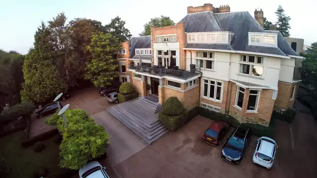 Ontdek Gent en geniet in de sauna en zwembad van dit art-deco hotel
