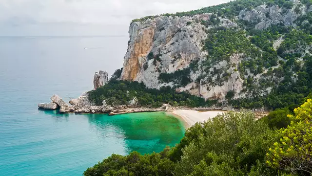 Vacaciones en Cala Gonone en hotel con desayuno incluido