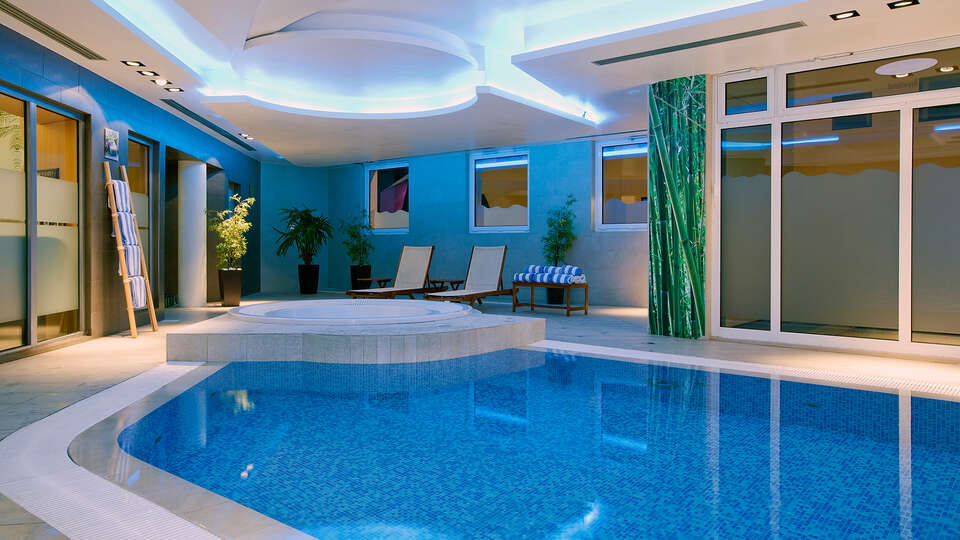 Partez a la decouverte de Paris avec acces illimite au spa
