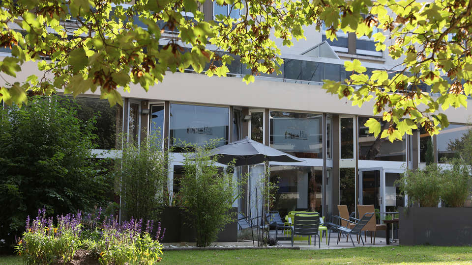 Hôtel du Parc - Chantilly - edit_front.jpg