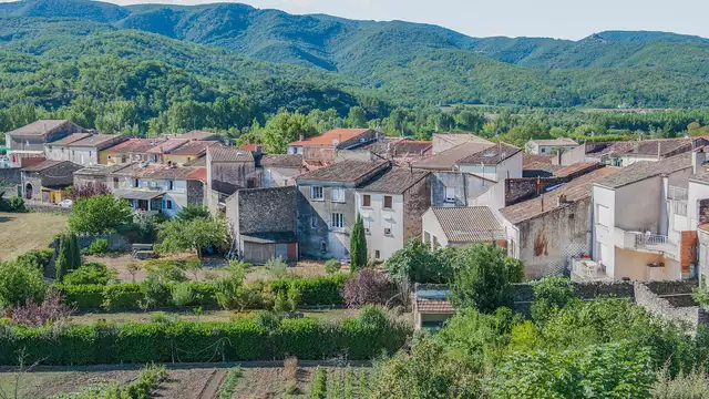 Découvrez le lac du Salagou et les gorges d'Héric et profitez d'une suite avec terrasse