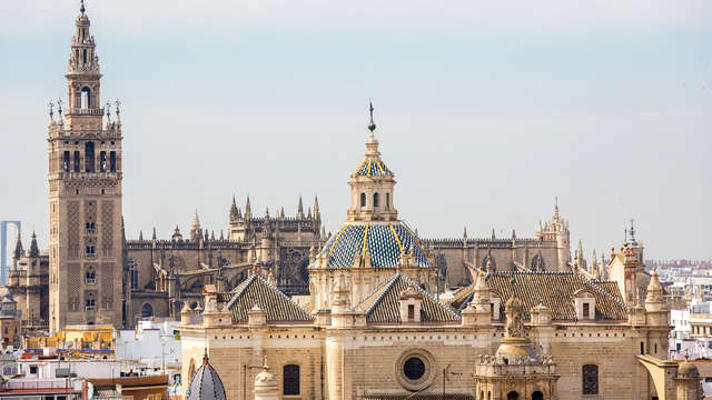 Escapada con visita guiada de la Giralda y la Catedral