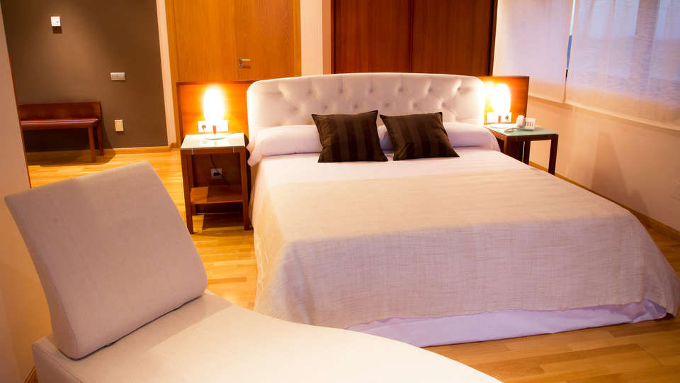 Hotel SPA Vía Argentum - EDIT_room1.jpg