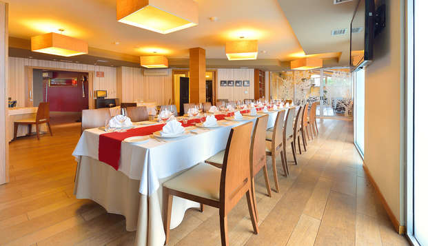 Escapada con Cena, acceso al Spa y entrada al casino con copa de cava cerca de la playa de O Grove