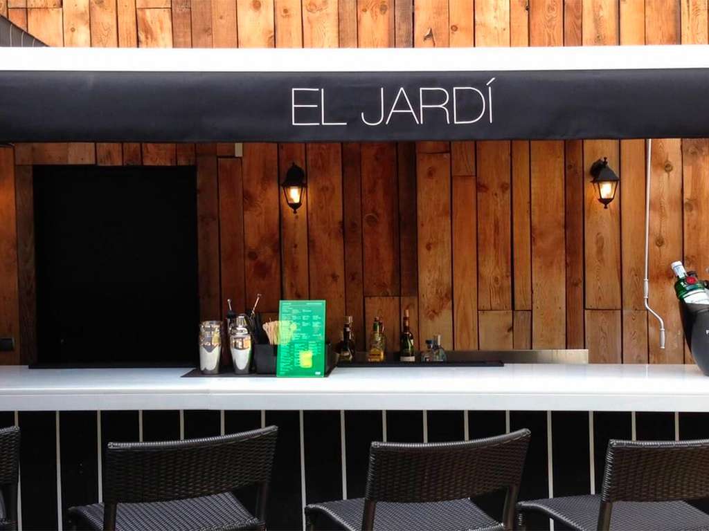 Spécial Amoureux à Barcelone: dîner à partager, champagne, chocolat et bien plus - 4* - 13