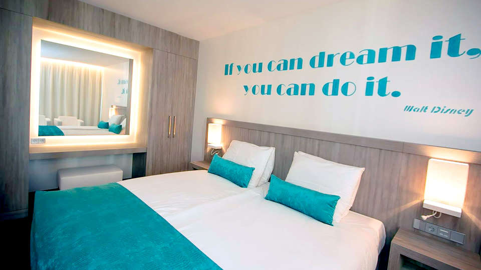 Van der Valk Hotel Vianen - Edit_Room3.jpg
