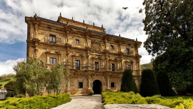 Escapada romántica en un antiguo palacio del s.XVIII en el valle de Carriedo