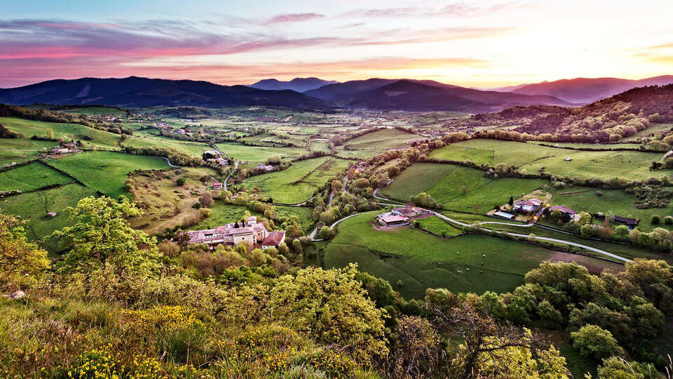 Escapada Romantica con Cena gastronomica en la campina vasca