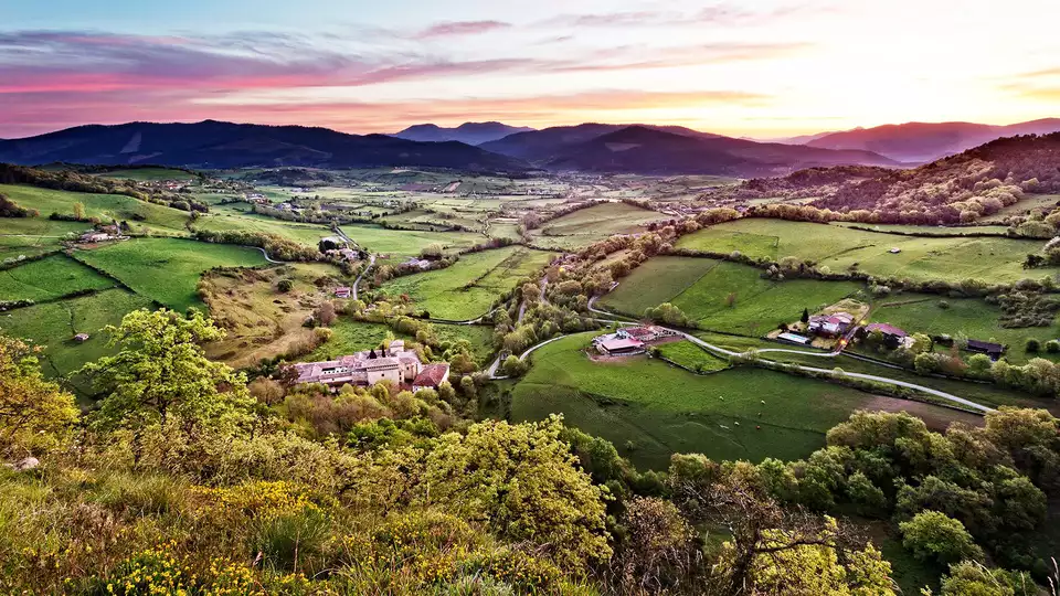 Escapada Romantica con Cena gastronomica en la campina vasca