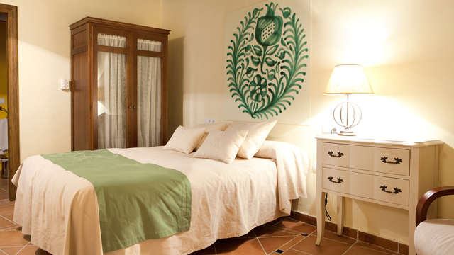 Granada en un palacete mudejar con cava, decoración romántica y desayuno en la habitación