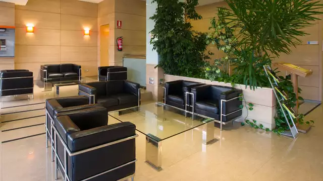 Promo : Découvrez Gijón avec cava et truffes dans la chambre avec parking inclus