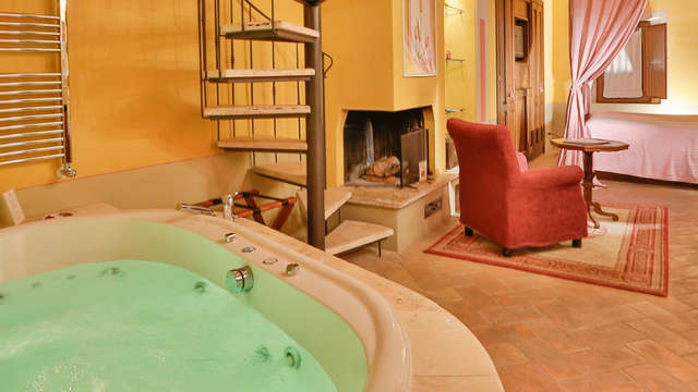 ¡Relax el fin de semana con hidromasaje en tu habitación de la Toscana!