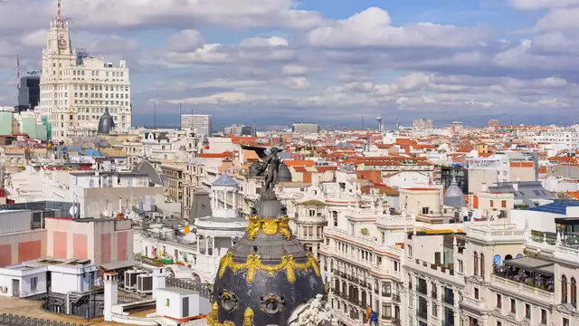Weekend romantique au centre de Madrid avec petit déjeuner et cava