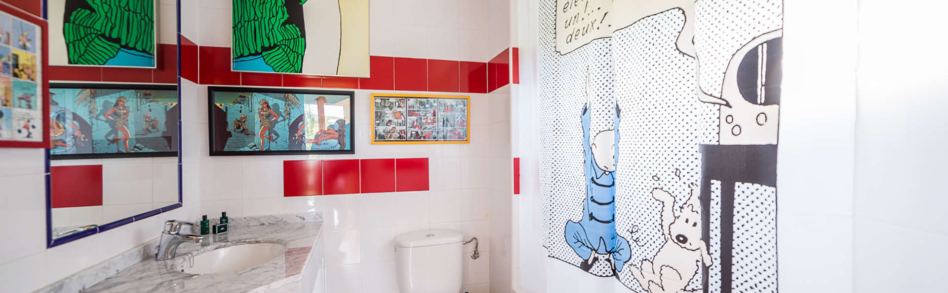 26Labrador.es (Adults Only) - Edit_Bathroom2.jpg