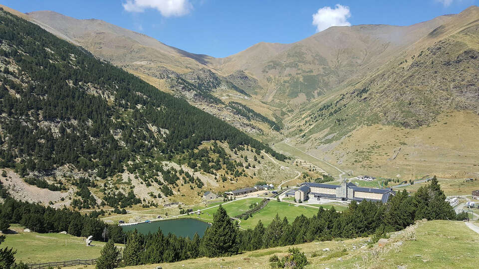 Escapada familiar en habitacion triple con desayuno incluido en Vall de Nuria