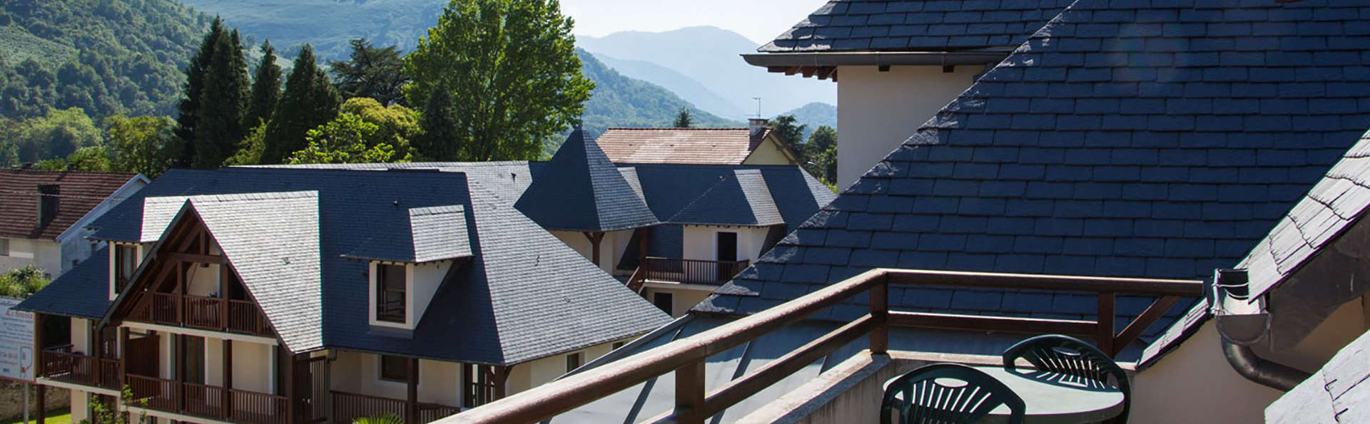 Zénitude Hôtel-Résidences l'Acacia Lourdes - Edit_Terrace.jpg