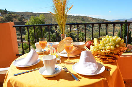 Déconnectez dans un hôtel rural très proche de la Viñuela avec petit-déjeuner et cava inclus