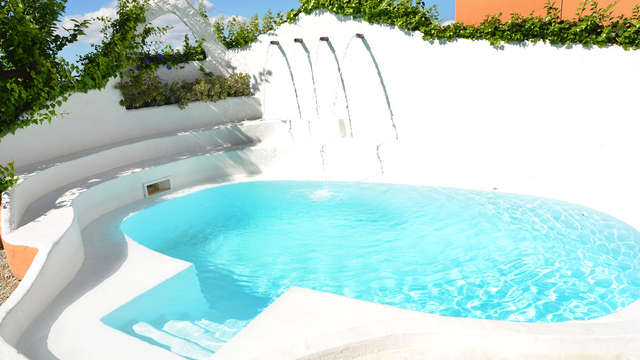 Desconecta en un hotel rural muy cerca de la Viñuela con desayuno y cava incluidos