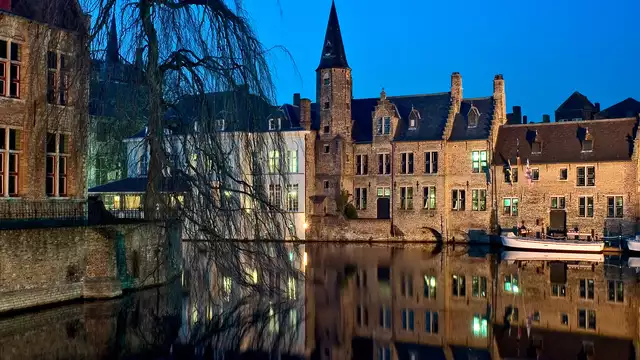Visita il centro di Bruges e goditi una cena di 3 portate