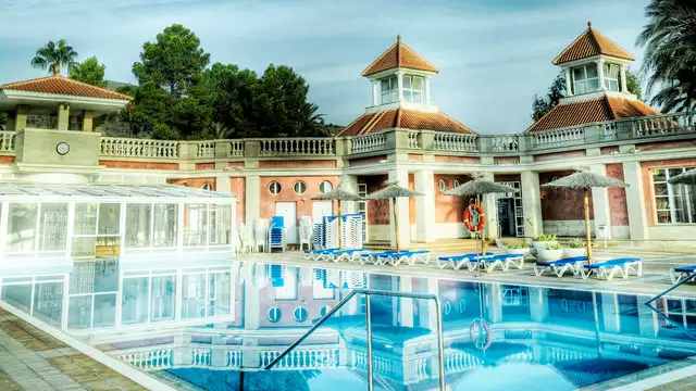 Escapade romantique avec dîner aux chandelles, champagne et circuit thermal