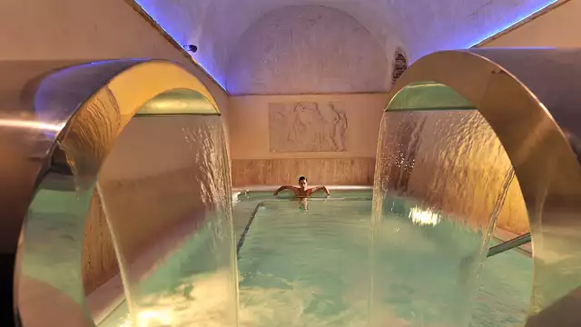 Escapade romantique avec dîner aux chandelles, champagne et circuit thermal