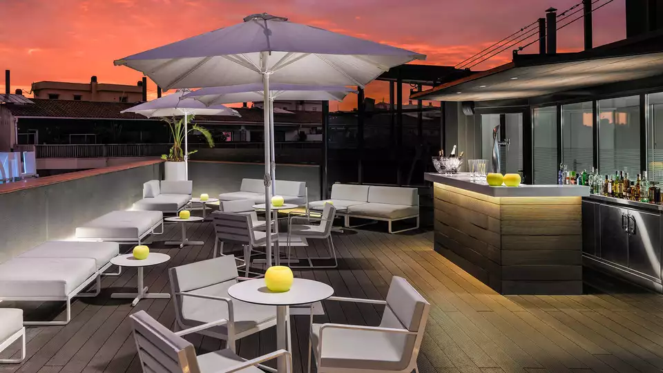 Cocktail su un affascinante terrazza nel cuore di Barcellona