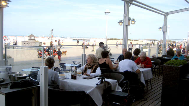 Disfruta con tu familia o amigos de las vistas al mar