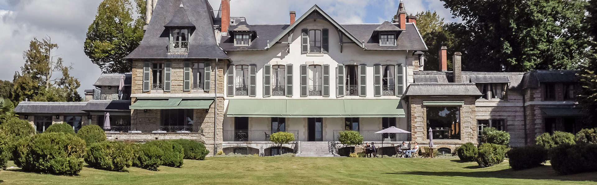 Hôtel Villa Navarre - EDIT_front.jpg