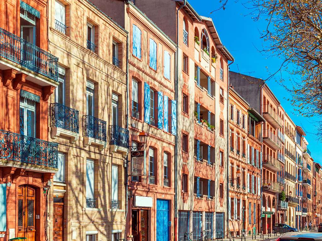 Week-end Romantique Avec Champagne À Toulouse Sur La Place Du Capitole - 4* (ref 10784)