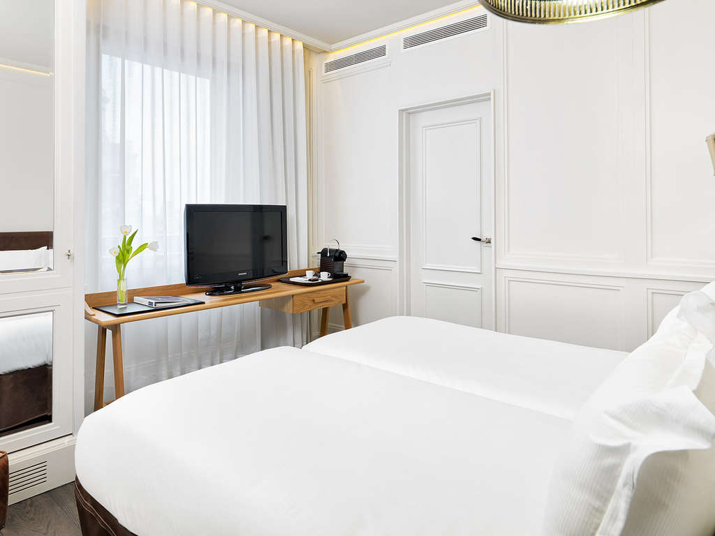 Escapade romantique avec du cava et des fraises au chocolat dans la chambre - 4* - 2