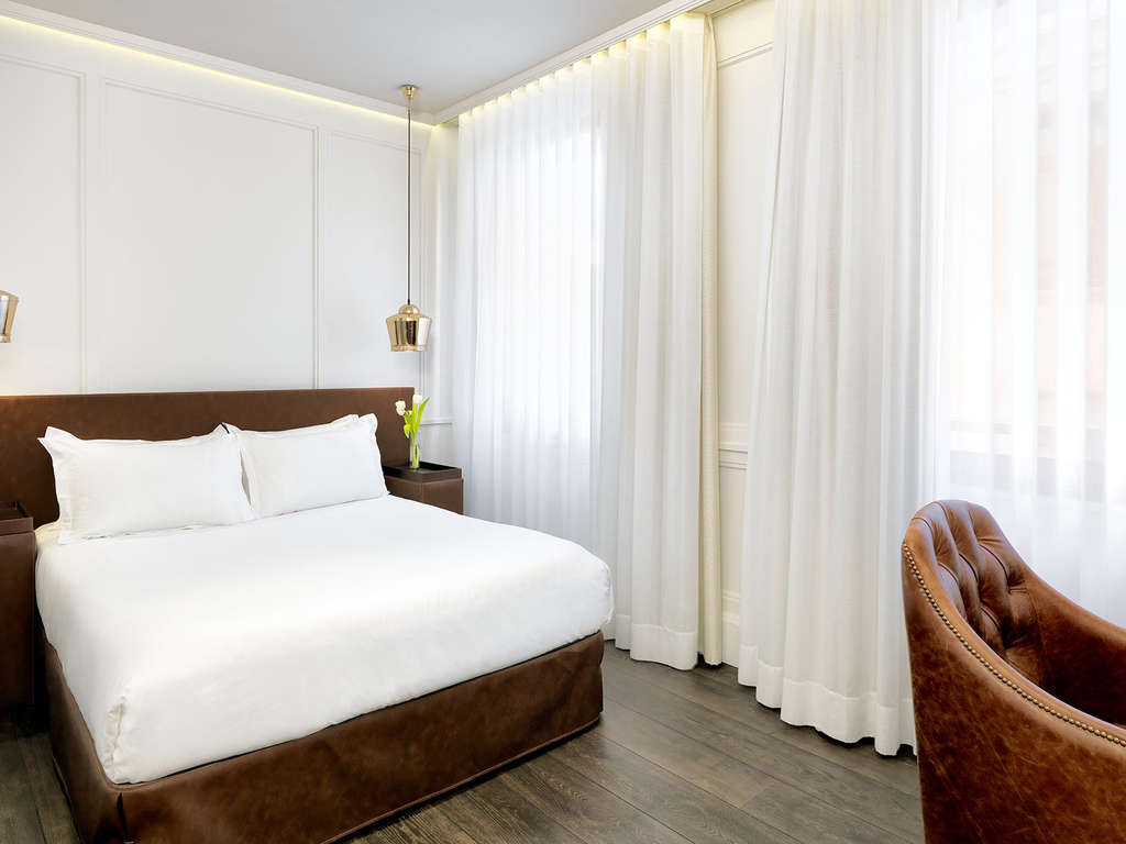 Escapade romantique avec du cava et des fraises au chocolat dans la chambre - 4* - 12