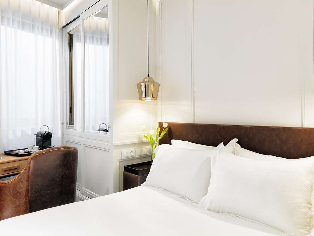 Escapade romantique avec du cava et des fraises au chocolat dans la chambre - 4* - 13