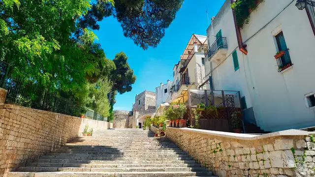 Relax in Puglia: Hotel con piscina a due passi da Polignano a Mare