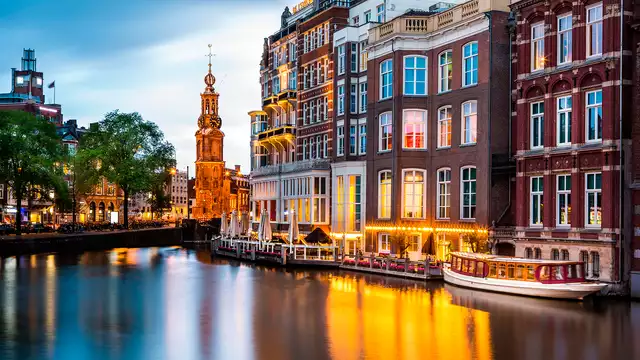 Profitez de la tranquillité d'Hoofddorp et passez un peu de temps à Amsterdam