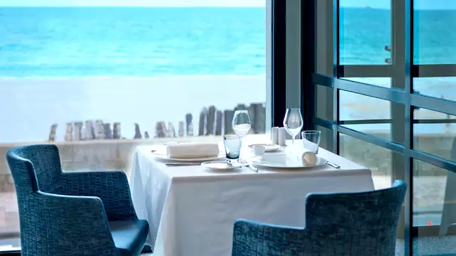Séjour découverte thalasso avec soins et accès au parcours aquatonic en chambre latéral mer